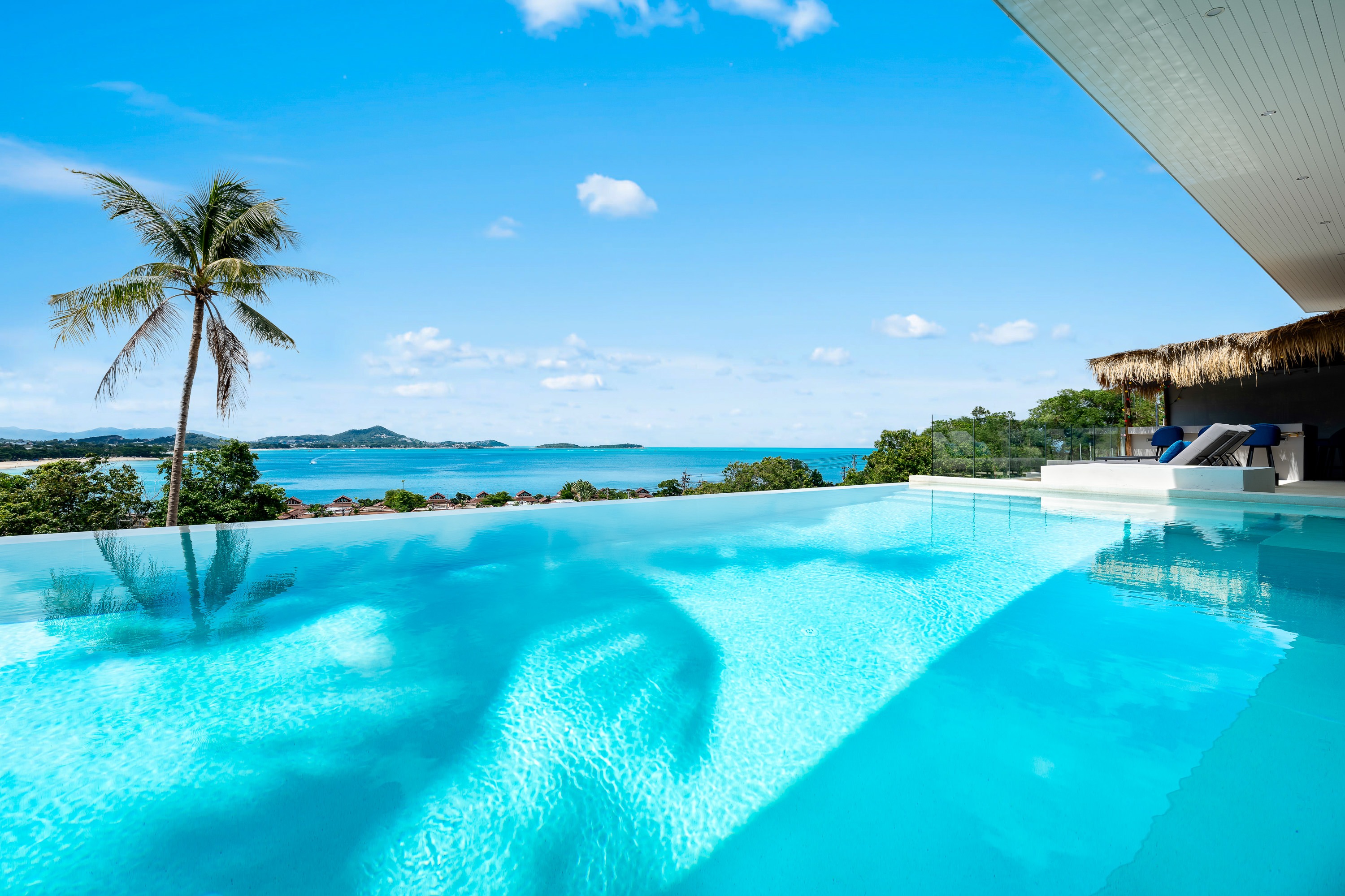 Ocean View Villa with Infinity pool and bar