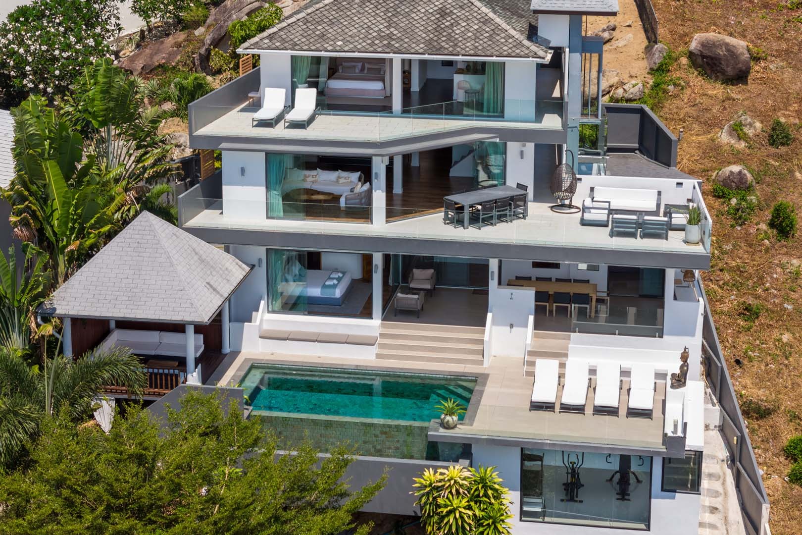 Luxury Hideaway: Balcony Villa in Chaweng