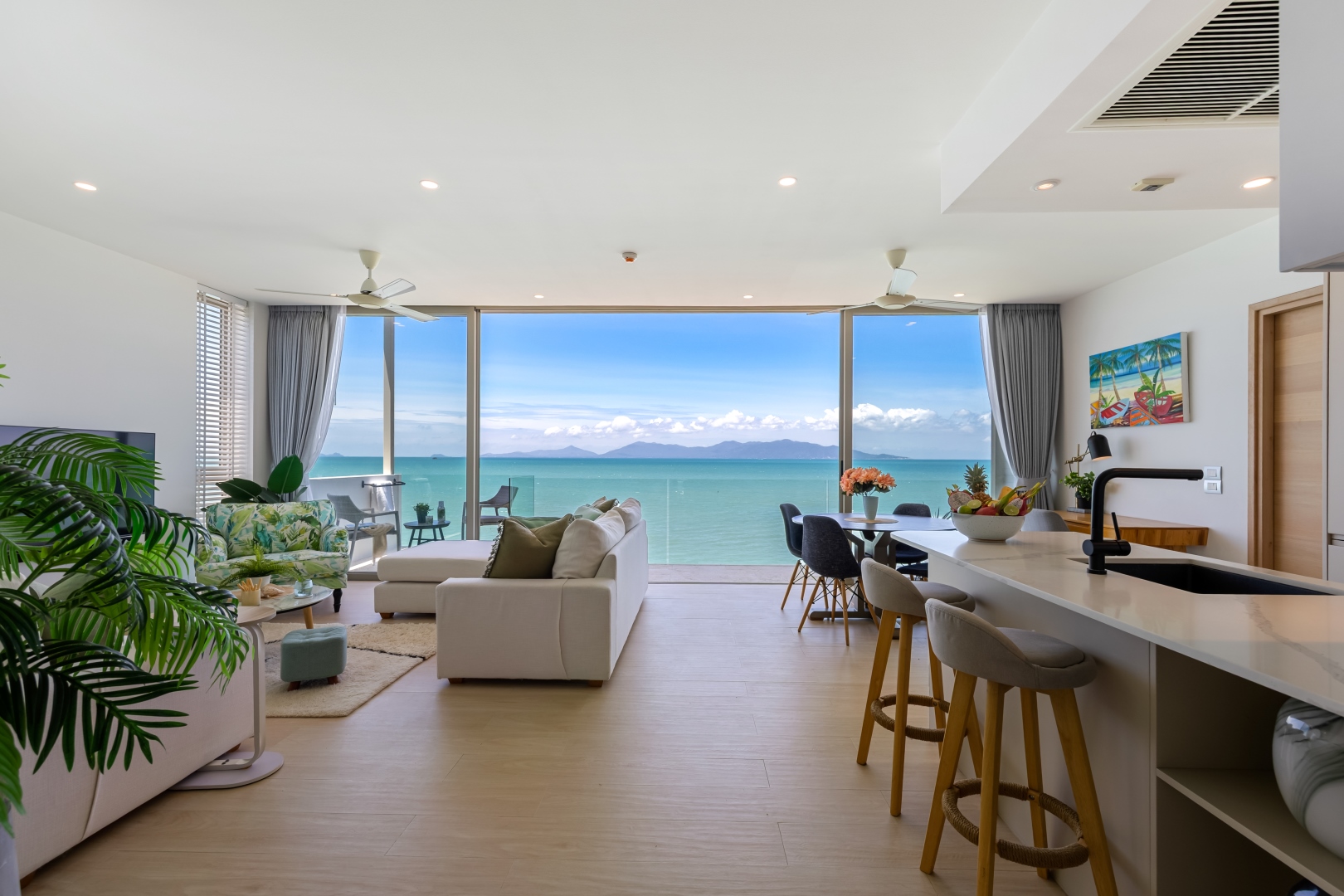 Beachfront Penthouse 2BR in Fisherman (KBR61)